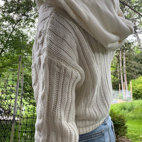 Aeropostale Cream Cable Knit Hoodie Sweater - Size XS - Picture 3 of 10